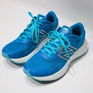 New Balance Fresh Foam EVOZ Running Shoes Blue White Women Size 8B Minimal Wear!